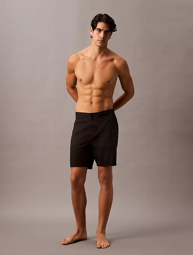 Einfarbige 7″-Badeshorts Einfarbige 7″-Badeshorts