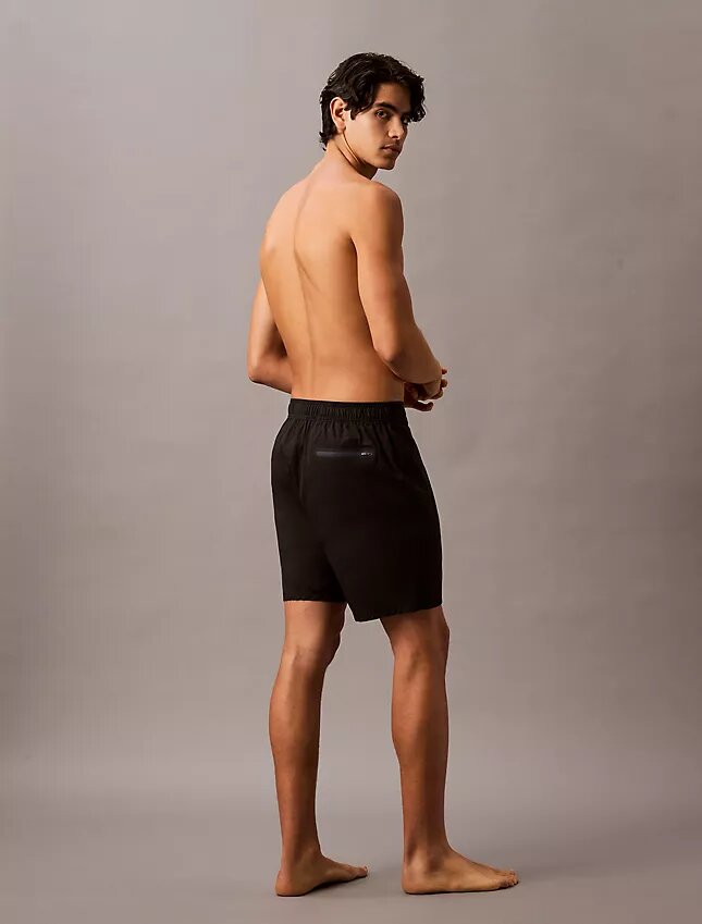 Einfarbige 7″-Badeshorts Einfarbige 7″-Badeshorts