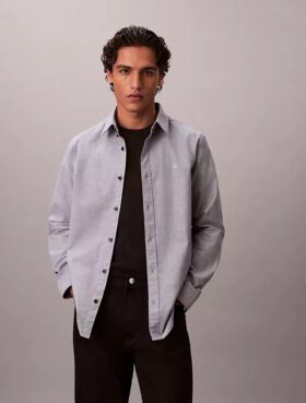 Einfarbiges klassisches Oxford-Hemd mit Button-Down-Kragen
