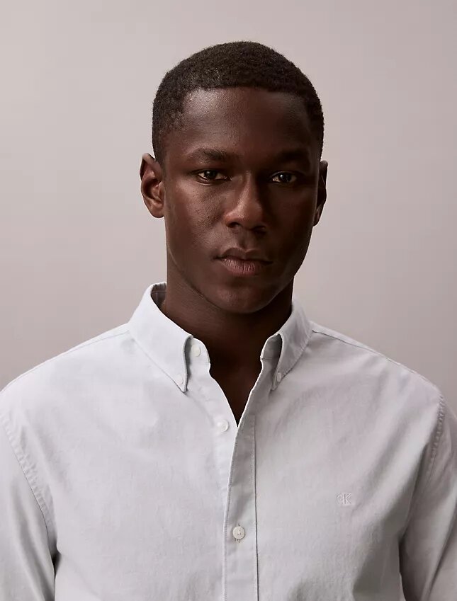 Einfarbiges klassisches Oxford-Hemd mit Button-Down-Kragen Einfarbiges klassisches Oxford-Hemd mit Button-Down-Kragen