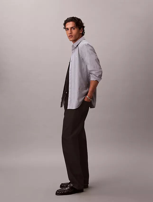 Einfarbiges klassisches Oxford-Hemd mit Button-Down-Kragen Einfarbiges klassisches Oxford-Hemd mit Button-Down-Kragen