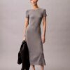 Einfarbiges, schmales Midi-Kleid aus Stretch Einfarbiges, schmales Midi-Kleid aus Stretch