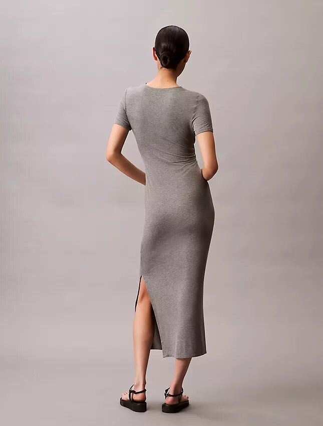 Einfarbiges, schmales Midi-Kleid aus Stretch Einfarbiges, schmales Midi-Kleid aus Stretch