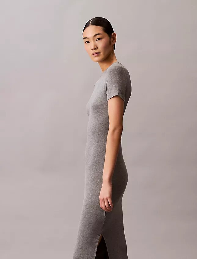 Einfarbiges, schmales Midi-Kleid aus Stretch Einfarbiges, schmales Midi-Kleid aus Stretch