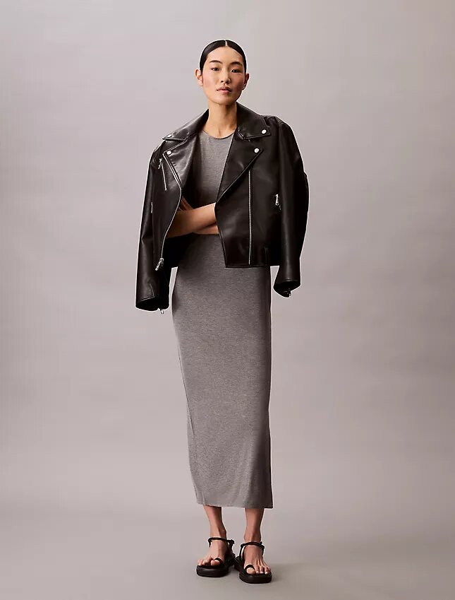 Einfarbiges, schmales Midi-Kleid aus Stretch Einfarbiges, schmales Midi-Kleid aus Stretch