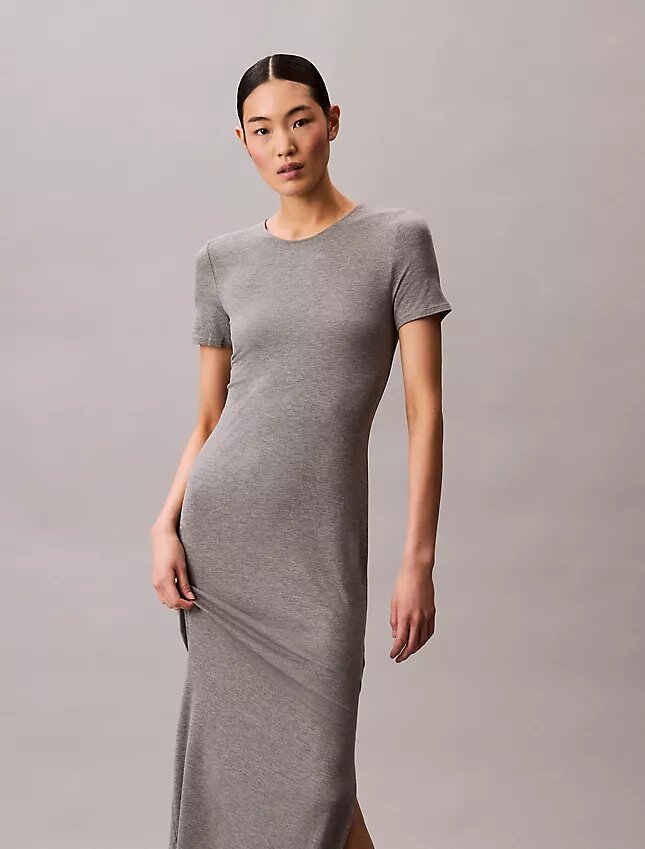 Einfarbiges, schmales Midi-Kleid aus Stretch Einfarbiges, schmales Midi-Kleid aus Stretch