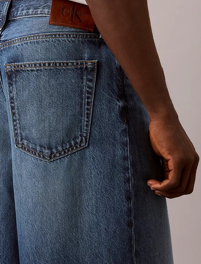 Extrem weite, leichte Jeans Extrem weite, leichte Jeans