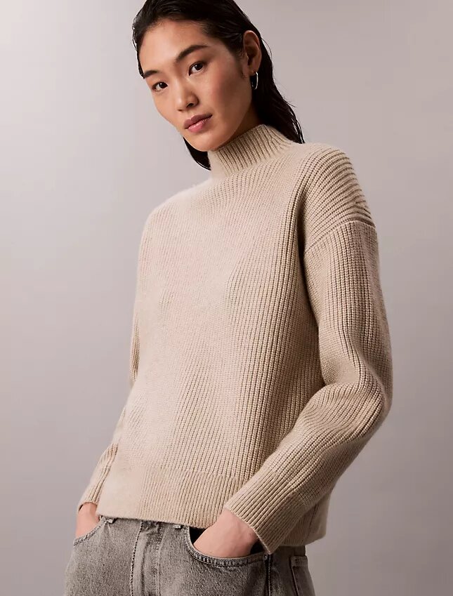 Feinstrick-Pullover mit lockerem Rollkragen Feinstrick-Pullover mit lockerem Rollkragen