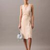 Fließendes Midi-Wickelkleid mit Streifenmuster Fließendes Midi-Wickelkleid mit Streifenmuster
