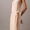 Fließendes Midi-Wickelkleid mit Streifenmuster Fließendes Midi-Wickelkleid mit Streifenmuster