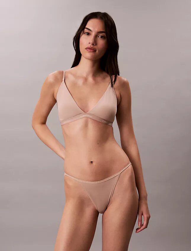 Form to Body Leicht gefütterter Triangel-Bralette Form to Body Leicht gefütterter Triangel-Bralette