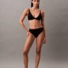 Form to Body Leicht gefütterter Triangel-Bralette Form to Body Leicht gefütterter Triangel-Bralette