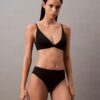 Form to Body Leicht gefütterter Triangel-Bralette Form to Body Leicht gefütterter Triangel-Bralette