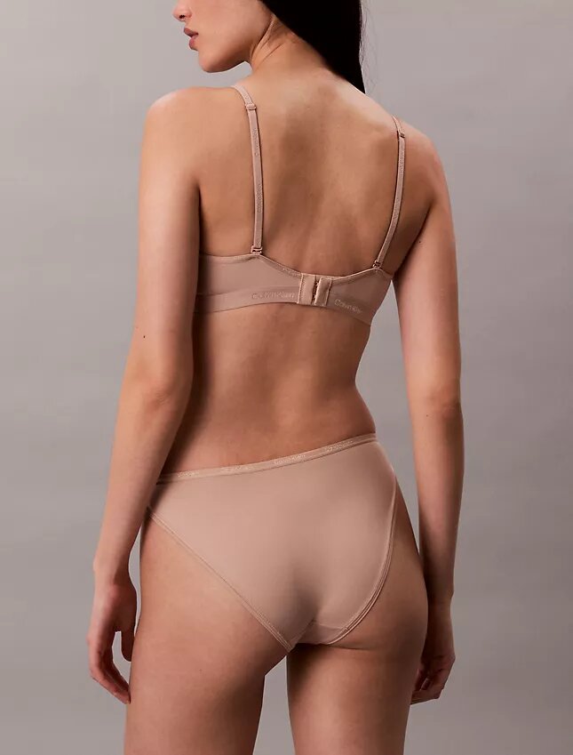 Form to Body Leicht gefütterter Triangel-Bralette Form to Body Leicht gefütterter Triangel-Bralette