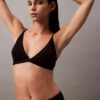 Form to Body Leicht gefütterter Triangel-Bralette Form to Body Leicht gefütterter Triangel-Bralette