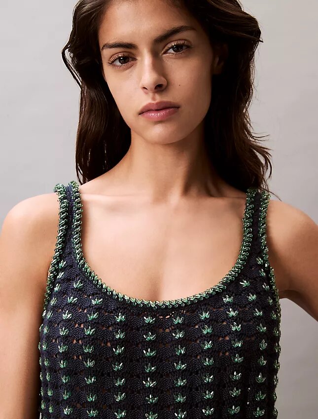 Gehäkeltes Baumwoll-Tanktop mit Perlenverzierung Gehäkeltes Baumwoll-Tanktop mit Perlenverzierung