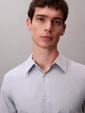 Geometrisches Jacquard-Hemd mit schmaler Passform und Button-Down-Kragen