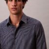 Geometrisches Jacquard-Hemd mit schmaler Passform und Button-Down-Kragen