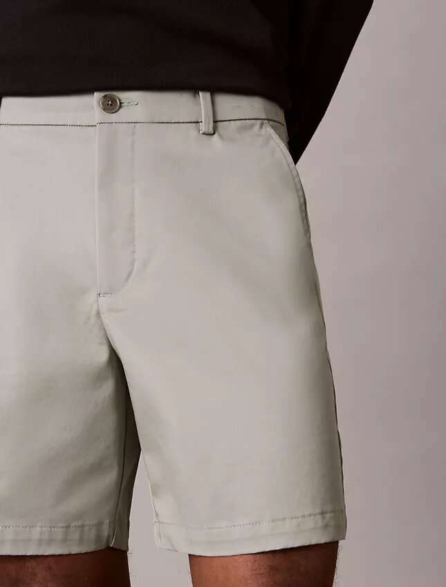 Gerade geschnittene Shorts aus Cotton Stretch Gerade geschnittene Shorts aus Cotton Stretch