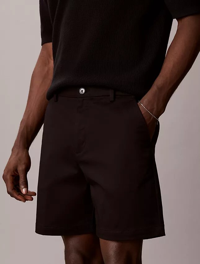 Gerade geschnittene Shorts aus Cotton Stretch Gerade geschnittene Shorts aus Cotton Stretch