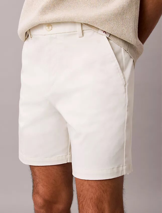Gerade geschnittene Shorts aus Cotton Stretch Gerade geschnittene Shorts aus Cotton Stretch