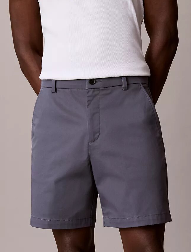 Gerade geschnittene Shorts aus Cotton Stretch Gerade geschnittene Shorts aus Cotton Stretch