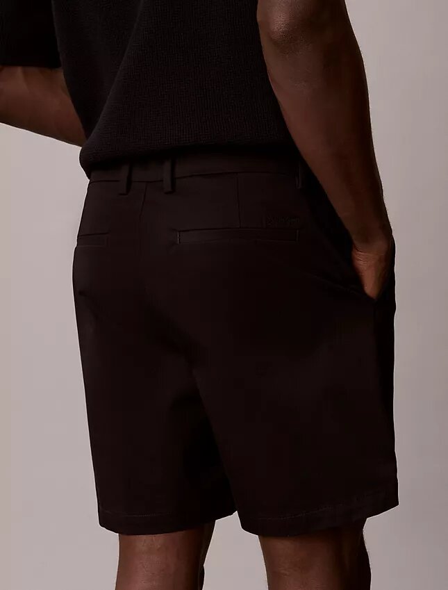 Gerade geschnittene Shorts aus Cotton Stretch Gerade geschnittene Shorts aus Cotton Stretch