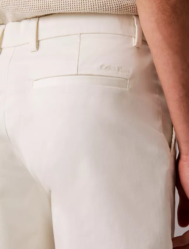Gerade geschnittene Shorts aus Cotton Stretch Gerade geschnittene Shorts aus Cotton Stretch