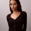Gerippte, kurz geschnittene Strickjacke Gerippte, kurz geschnittene Strickjacke