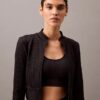 Gerippte, sportliche, kurze Jacke Gerippte, sportliche, kurze Jacke
