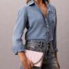 Gesteppte Mini-Kettenhandtasche mit Emblem-Logo Gesteppte Mini-Kettenhandtasche mit Emblem-Logo