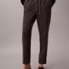 Gestreifte, konisch zulaufende Knöchelhose mit Kordelzug Gestreifte, konisch zulaufende Knöchelhose mit Kordelzug