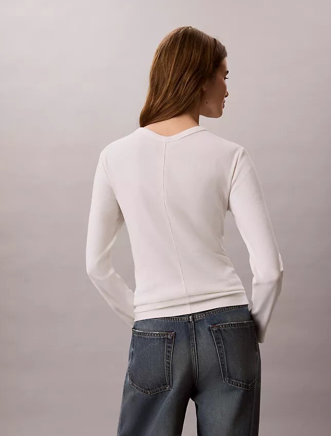 Gewebter, feingerippter, schmaler Cardigan von Monologo Gewebter, feingerippter, schmaler Cardigan von Monologo