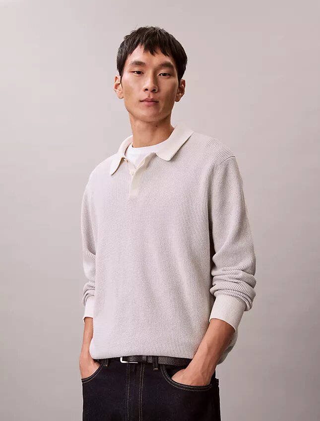 Glatter Polo-Pullover aus Baumwolle mit Waffelmuster Glatter Polo-Pullover aus Baumwolle mit Waffelmuster