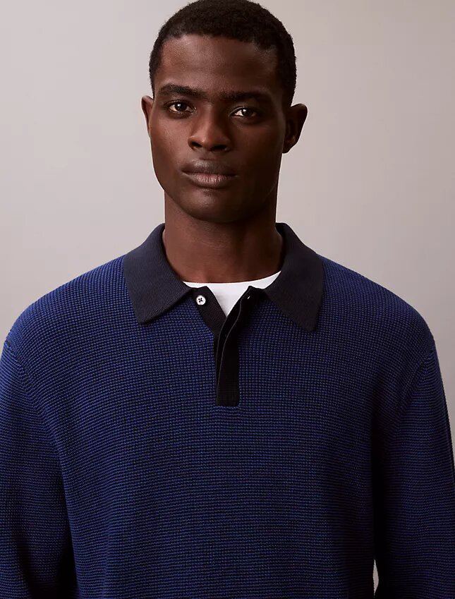 Glatter Polo-Pullover aus Baumwolle mit Waffelmuster Glatter Polo-Pullover aus Baumwolle mit Waffelmuster