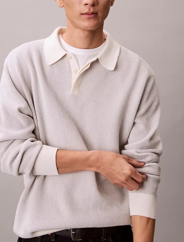 Glatter Polo-Pullover aus Baumwolle mit Waffelmuster Glatter Polo-Pullover aus Baumwolle mit Waffelmuster