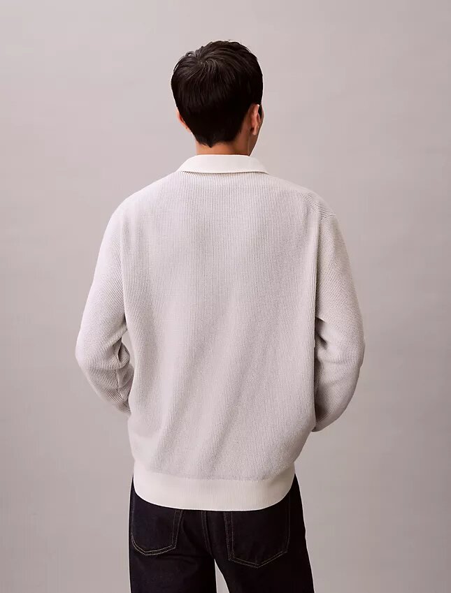 Glatter Polo-Pullover aus Baumwolle mit Waffelmuster Glatter Polo-Pullover aus Baumwolle mit Waffelmuster