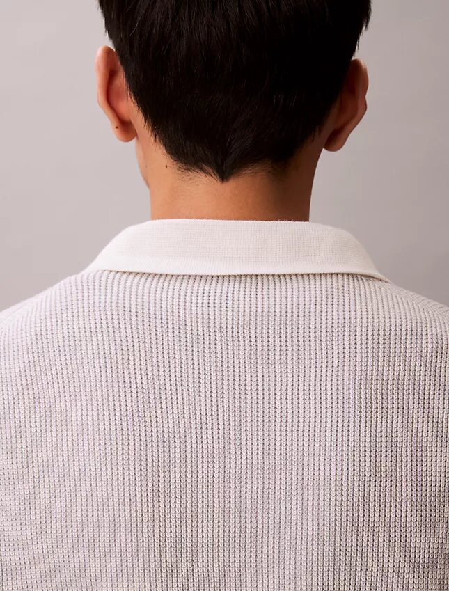 Glatter Polo-Pullover aus Baumwolle mit Waffelmuster Glatter Polo-Pullover aus Baumwolle mit Waffelmuster