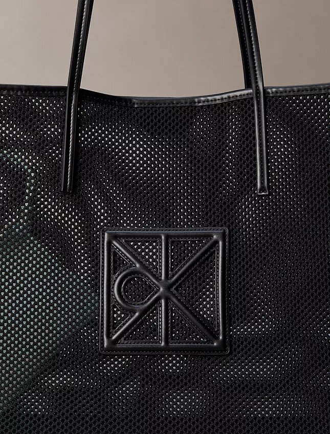 Große Tragetasche aus Netzstoff mit Emblem-Logo Große Tragetasche aus Netzstoff mit Emblem-Logo