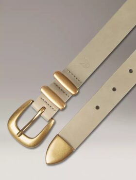 Gürtel mit massiver quadratischer Schnalle