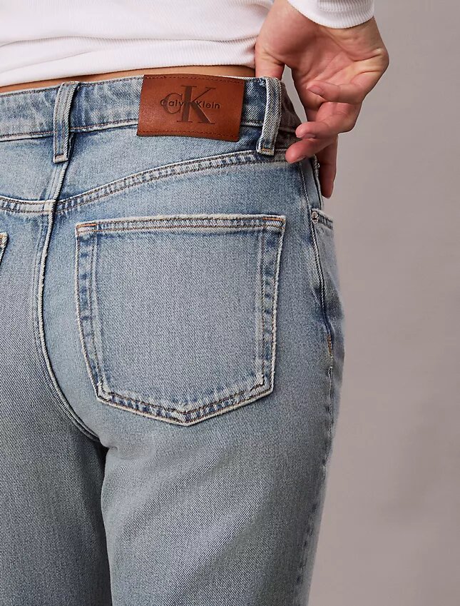 High-Waist-Jeans mit geradem Bein High-Waist-Jeans mit geradem Bein