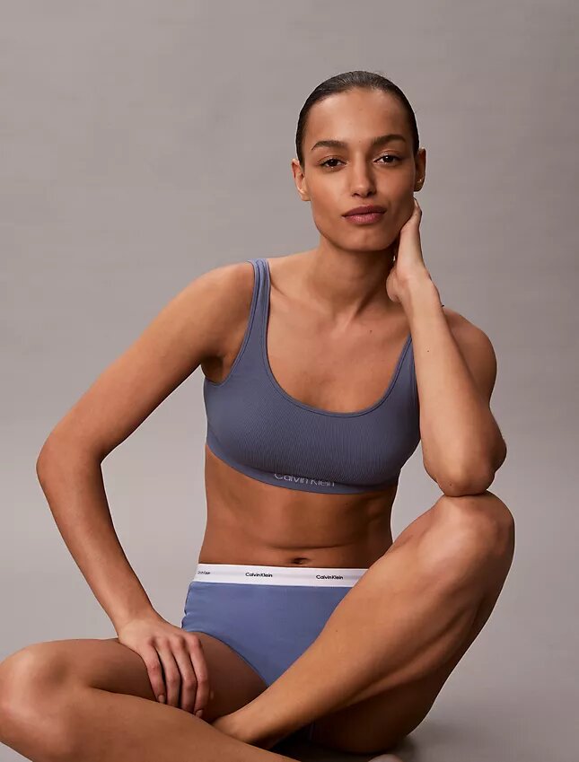 Hoch geschnittener Slip aus Cotton Stretch-Rippstoff Hoch geschnittener Slip aus Cotton Stretch-Rippstoff