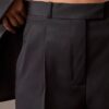 Hose aus plissiertem Wollgabardine-Mischgewebe Hose aus plissiertem Wollgabardine-Mischgewebe