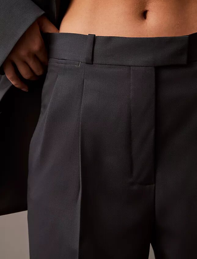 Hose aus plissiertem Wollgabardine-Mischgewebe Hose aus plissiertem Wollgabardine-Mischgewebe