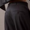 Hose aus plissiertem Wollgabardine-Mischgewebe Hose aus plissiertem Wollgabardine-Mischgewebe