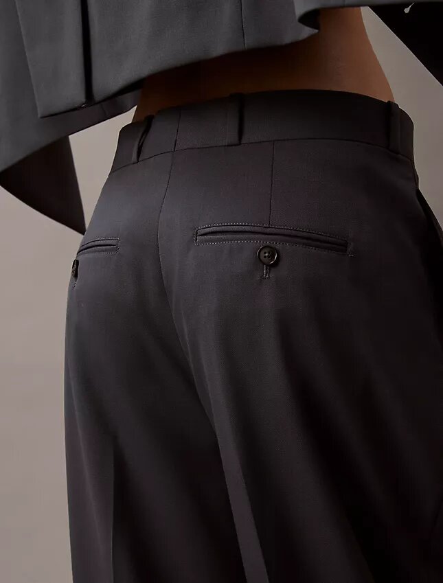 Hose aus plissiertem Wollgabardine-Mischgewebe Hose aus plissiertem Wollgabardine-Mischgewebe