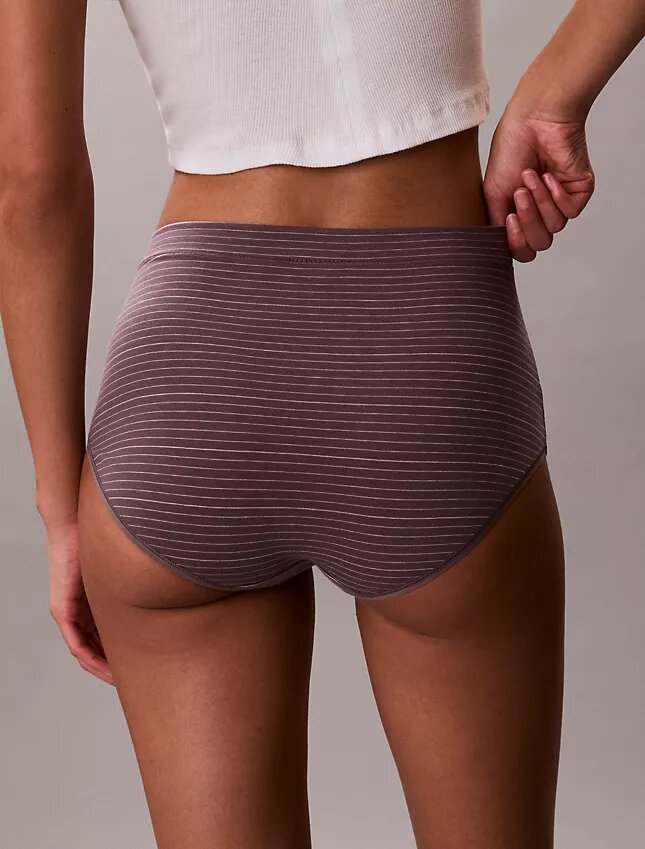 Idealer Baumwoll-Slip mit hoher Taille Idealer Baumwoll-Slip mit hoher Taille