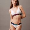 Intense Power Pride Leicht gefütterter Triangel-Bralette Intense Power Pride Leicht gefütterter Triangel-Bralette