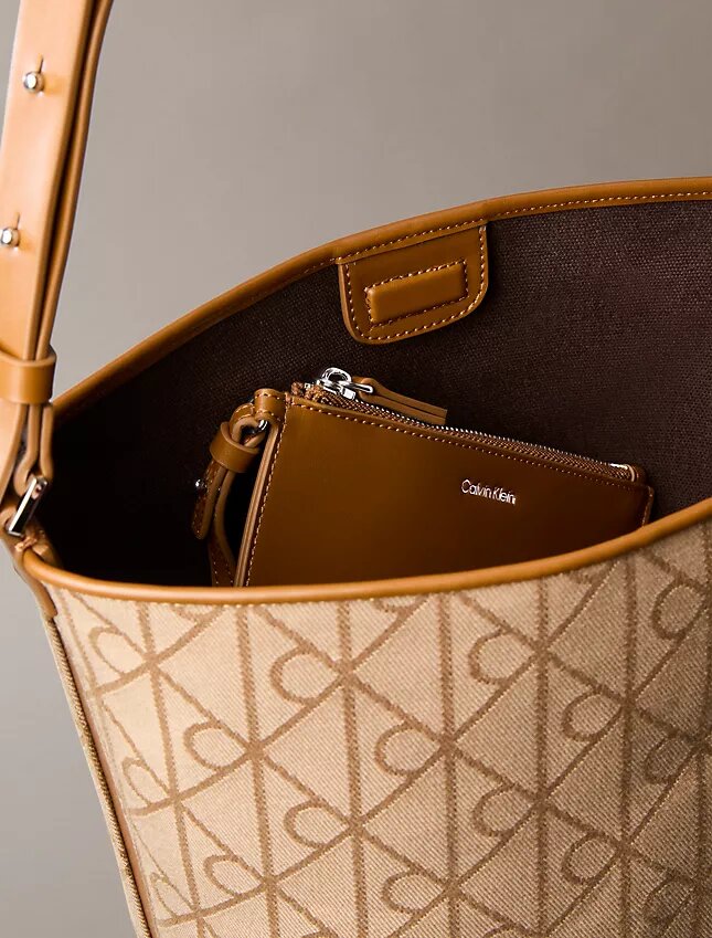 Jacquard-Beuteltasche mit Emblem-Logo und Innentasche Jacquard-Beuteltasche mit Emblem-Logo und Innentasche