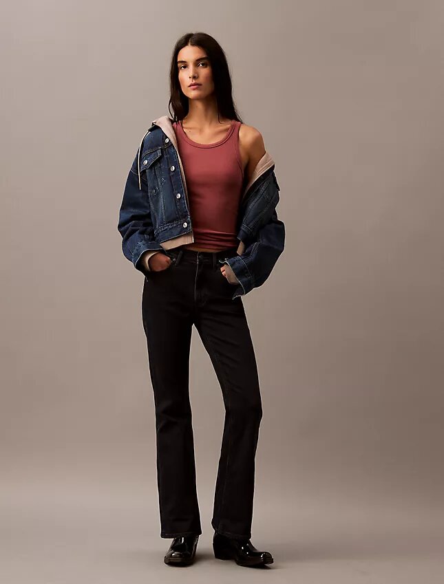 Jeans mit mittlerer Leibhöhe und ausgestelltem Schnitt Jeans mit mittlerer Leibhöhe und ausgestelltem Schnitt